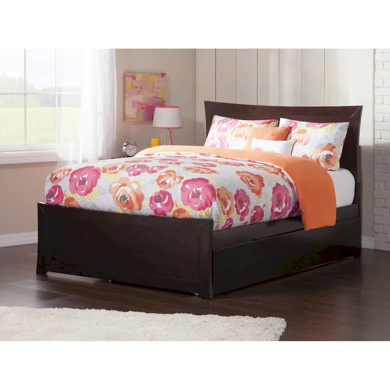 Letto a piattaforma con pediera coordinata e letto estraibile