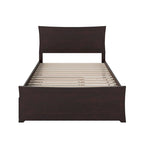 Letto a piattaforma con pediera coordinata e letto estraibile