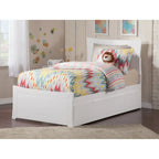 Letto a piattaforma con pediera coordinata e letto estraibile