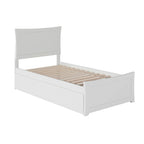 Letto a piattaforma con pediera coordinata e letto estraibile