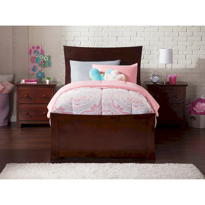 Letto a piattaforma con pediera coordinata e letto estraibile